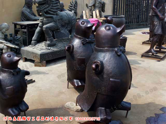抽象动物雕塑