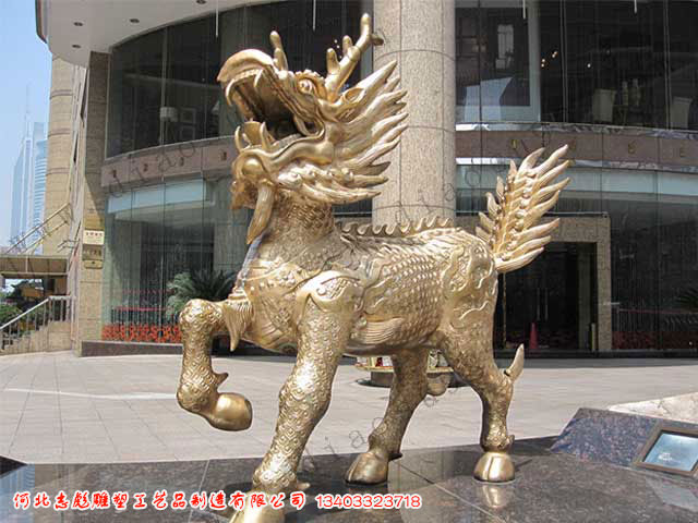 大型镀金麒麟雕塑