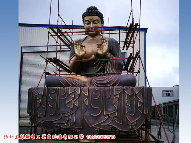 大型铸铜佛像