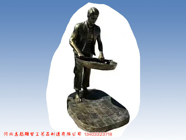 铜雕人物像