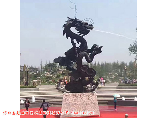 铜雕龙