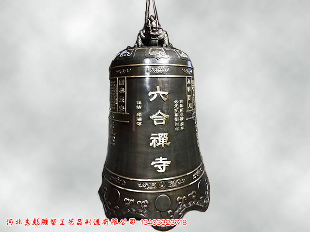 广场铸铜挂钟
