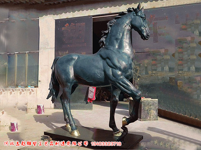 铜马雕塑